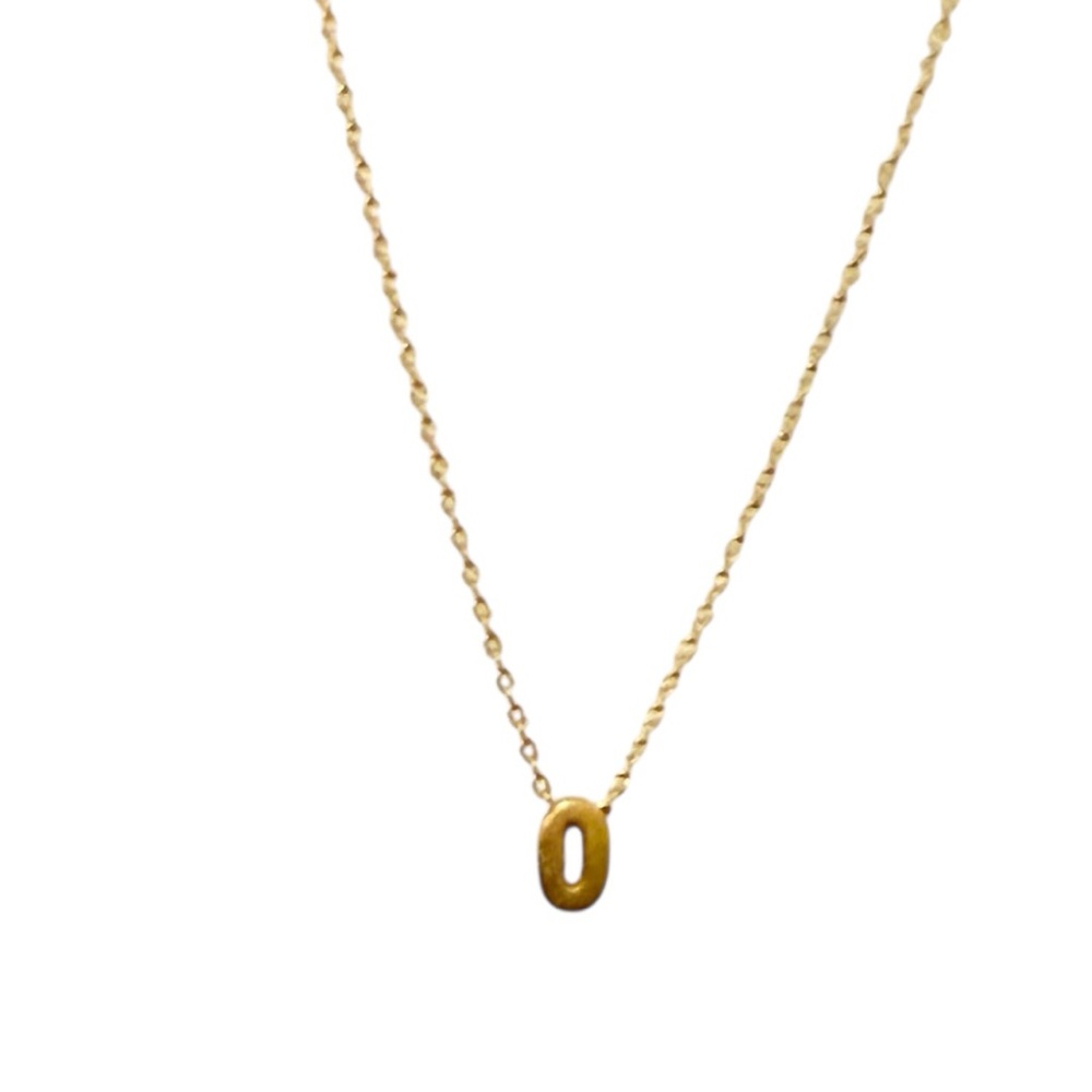 Marian Maurer ‘O’ 18k gold micro initial pendant necklace.